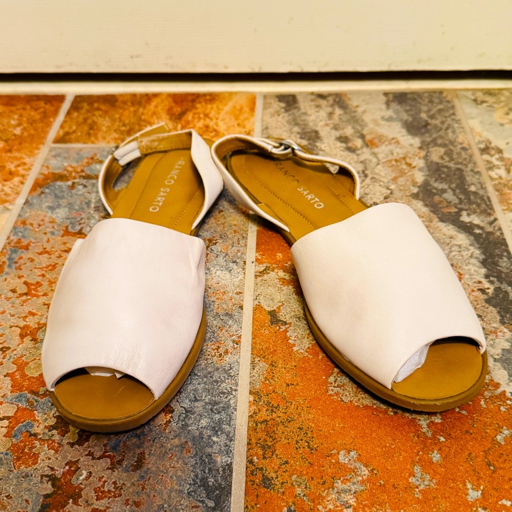 🐇Comfy White Leather Pebbled Franco Sarto Women's Sandals!
